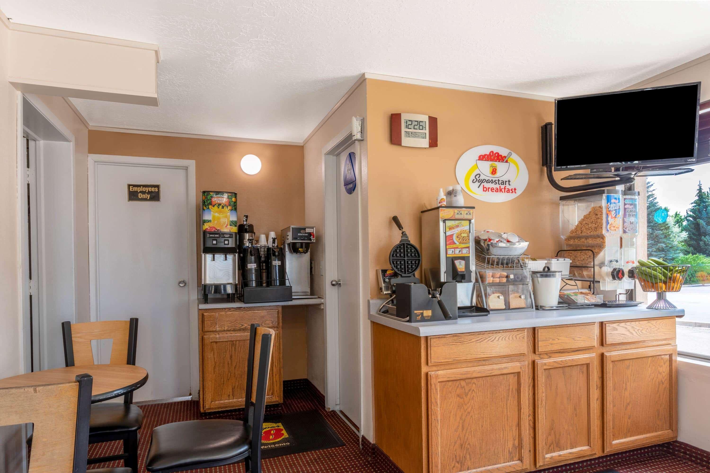 Super 8 By Wyndham Evanston Εξωτερικό φωτογραφία