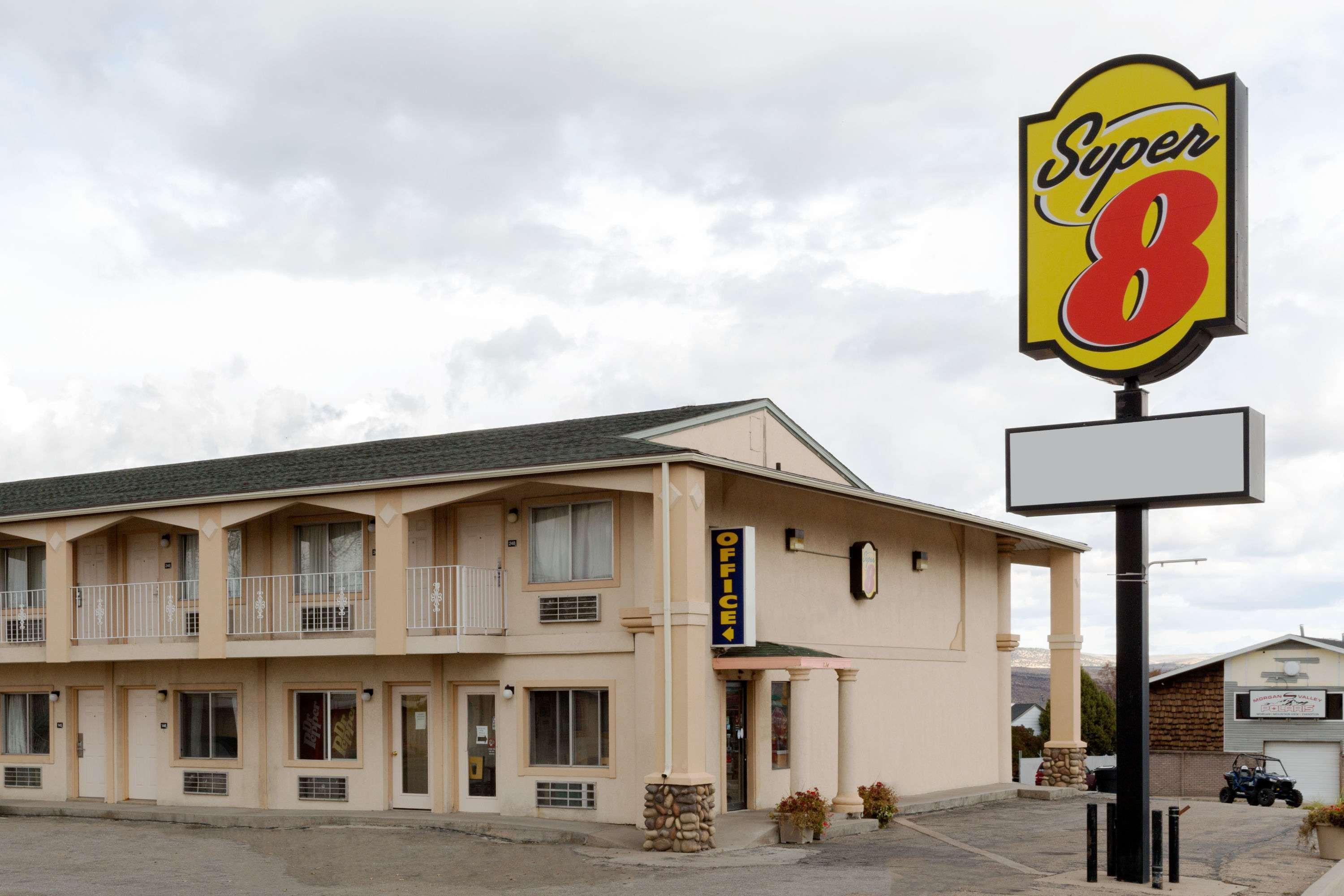 Super 8 By Wyndham Evanston Εξωτερικό φωτογραφία
